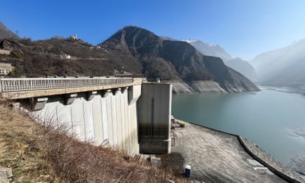 Low water levels at Lac de Chambon hydroelectric dam in Éguzon, France.
