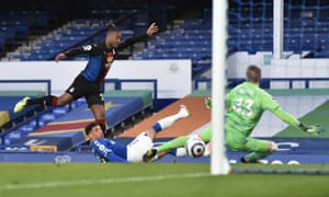Crystal Palace’s Michy Batshuayi scores.