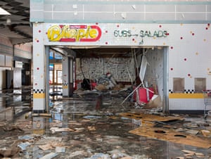 Blimpie was founded in Hoboken, New Jersey, in 1964 by three friends. After expanding to over 600 franchises, the company had 150 locations in 2019 when the Wayne Hills mall was finally demolished. It is now owned by MTY Group, a Canadian company with over 70 restaurant brands.