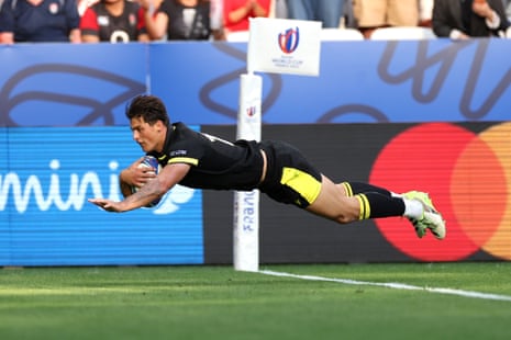 Louis Rees-Zammit dives over for the opening try.