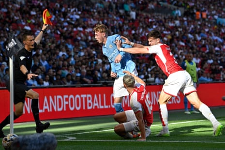 Cole Palmer clashes with Arsenal's Kieran Tierney and Leandro Trossard.