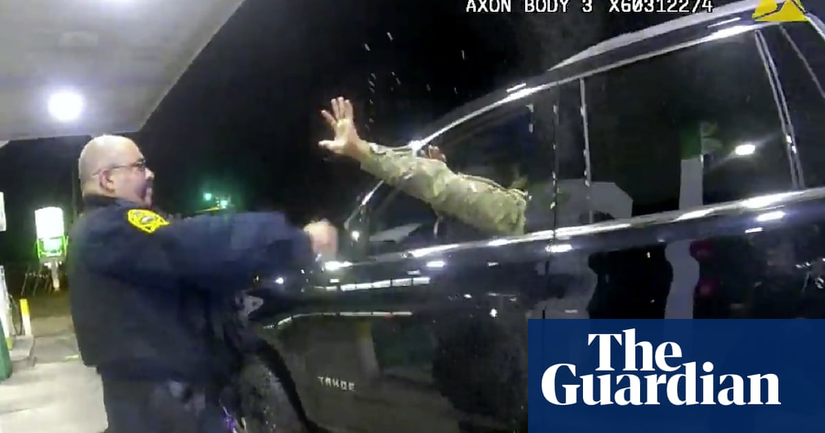 US army officer sues police who pointed guns and pepper-sprayed him during traffic stop