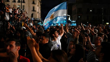 Argentinians protest against new president Javier Milei's deregulation decree – video