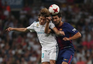 An aerial battle between Barcelona’s Andre Gomes, right, and Real Madrid’s Luka Modric.