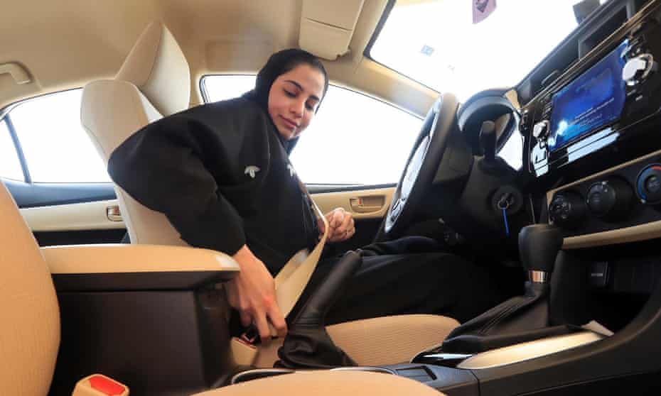 Saudi woman at the wheel of a car