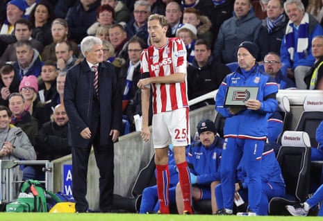 Peter Crouch prepares to come on for his 143rd substitute appearance, a new Premier League record.