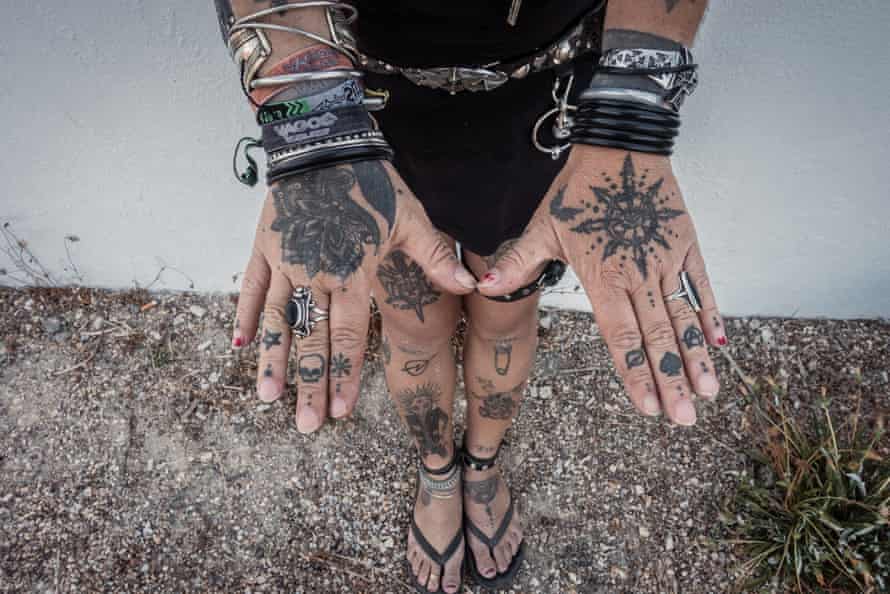 Lagoa do Santo André The tattooed hands of Portuguese hippies.