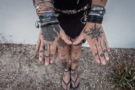 Tattooed hands of a Portuguese hippy at Lagoa do Santo André.