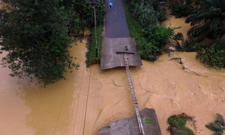 A bridge damaged by floods is pictured at Chai Buri District, Surat Thani province, southern Thailand, January 9, 2016. Picture taken January 9, 2016. Dailynews/ via REUTERS ATTENTION EDITORS - THIS IMAGE WAS PROVIDED BY A THIRD PARTY. EDITORIAL USE ONLY. NO RESALES. NO ARCHIVE. THAILAND OUT.