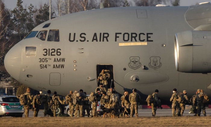 US soldiers disembark from a C-17 Globemaster cargo plane on the tarmac of Rzeszow-Jasionka Airport, south eastern Poland