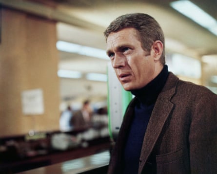 Steve McQueen in an office scene in Bullitt.
