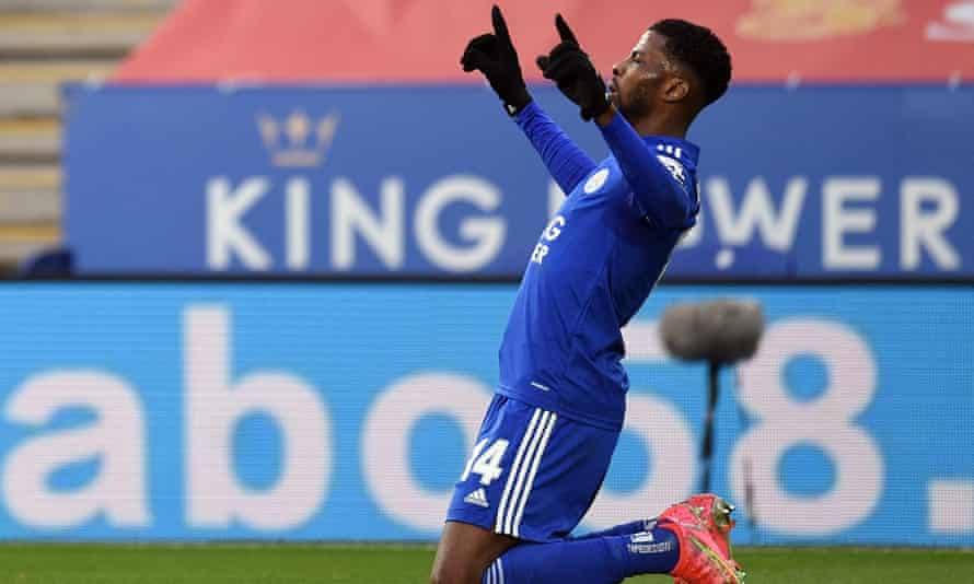 Kelechi Iheanacho de Leicester célèbre son but lors de la victoire 3-1 en quart de finale de la FA Cup contre Manchester United