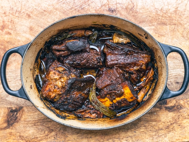 <div class=__reading__mode__extracted__imagecaption>Tom Hunt's spent coffee rub makes all the difference in a meat casserole. Photograph: Tom Hunt/The Guardian<br>Tom Hunt's spent coffee rub makes all the difference in a meat casserole. Photograph: Tom Hunt/The Guardian</div>