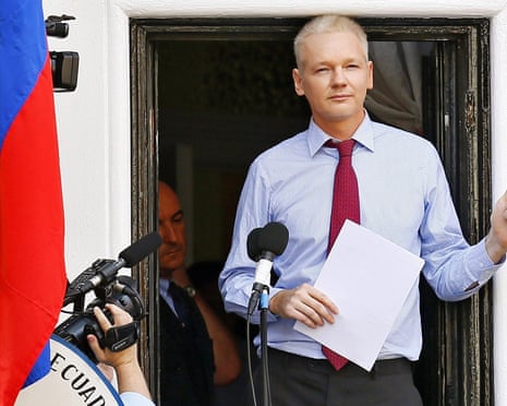 France refuses Assange asylum request<br>epa04828966 (FILE) A file picture dated 19 August 2012 of Wikileaks founder Julian Assange giving a thumbs up prior to delivering a statement on the balcony inside the Ecuador Embassy where he has sought political asylum in London, Britain. According to reports, French president's office on 03 July 2015 refused Assange's asylum request. EPA/KERIM OKTEN *** Local Caption *** 51841036