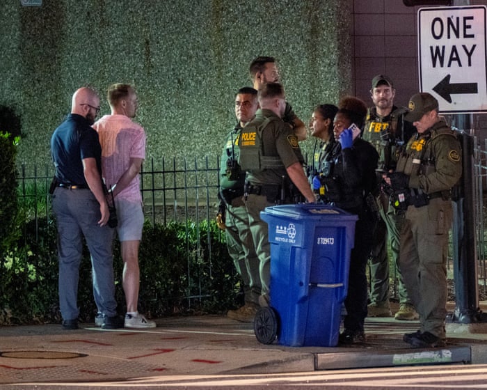 Man who threw sandwich at US federal agent found not guilty of assault