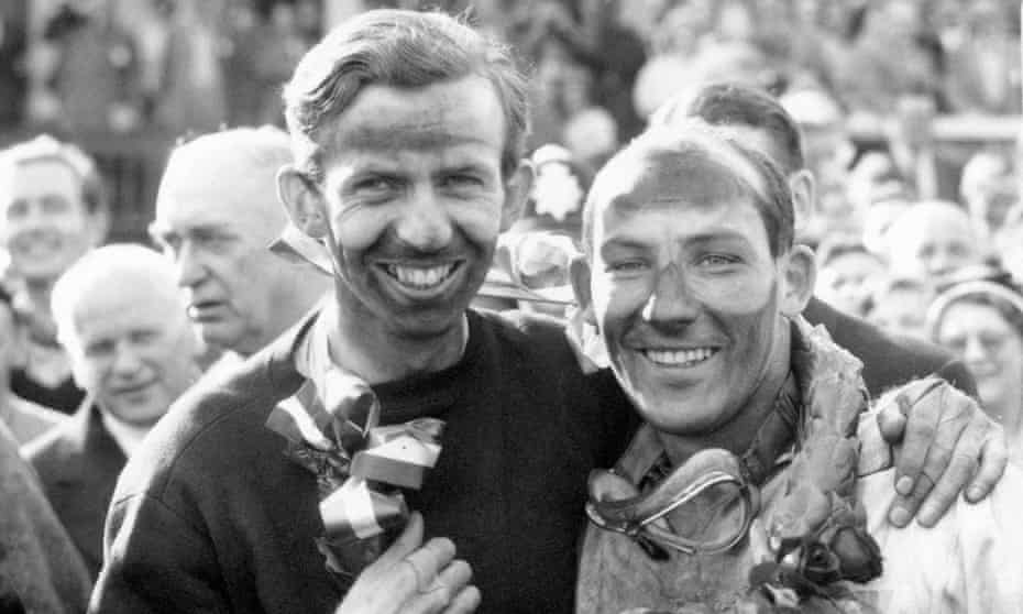 Tony Brooks with Vanwall teammate Stirling Moss after the latter’s victory in the 1957 British Grand Prix