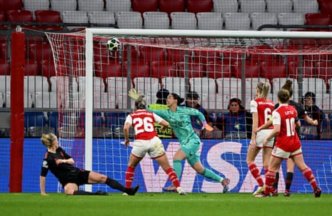 Lea Schüller scores for Bayern Munich