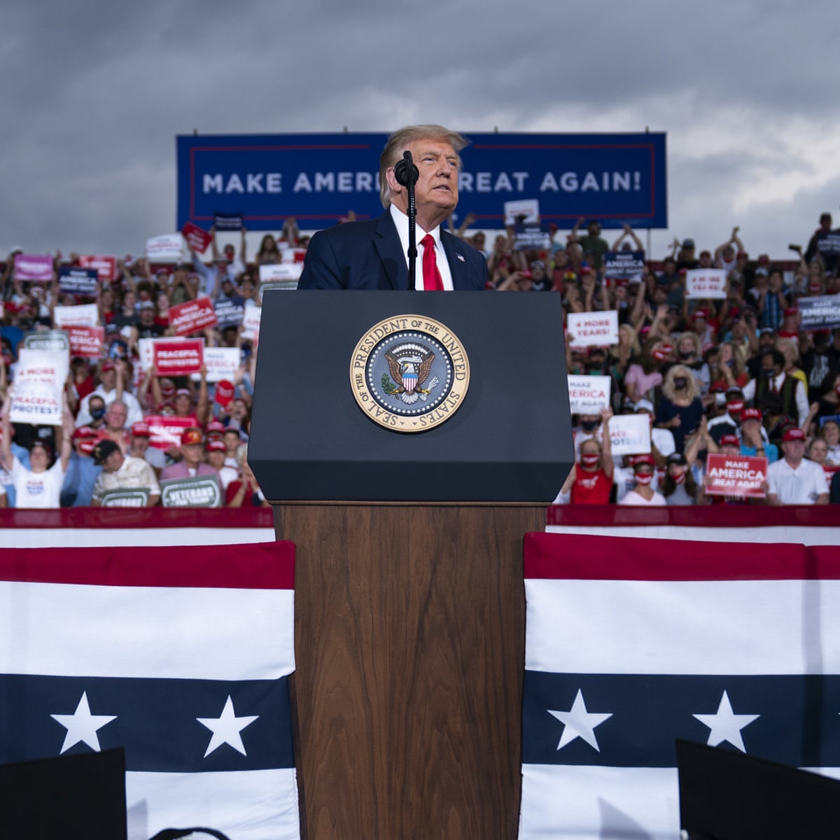 Crowds Cram In For Trump Rally In North Carolina With Few Masks Despite Rule As It Happened Us News The Guardian