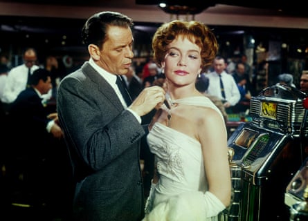 Frank Sinatra and Patrice Wymore in Ocean’s Eleven (1960).