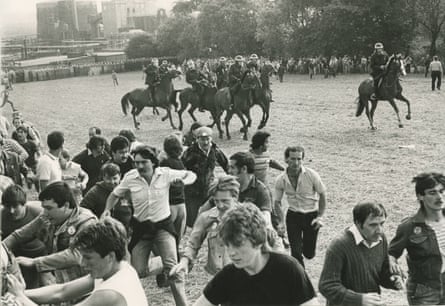 Police and miners clash at Orgreave