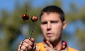 Playing conkers