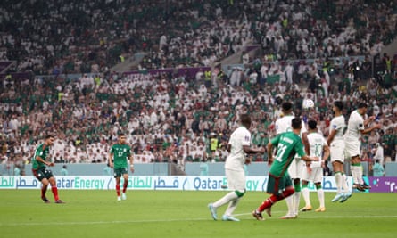 Luis Chávez’s free-kick screams over the wall at 121.69km/h.