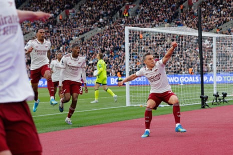 Leandro Trossard celebrates.