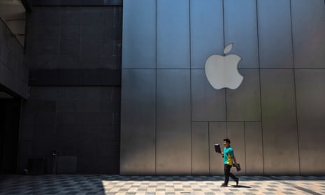 Apple not allowing shoppers in NYC retail store amid new COVID surge