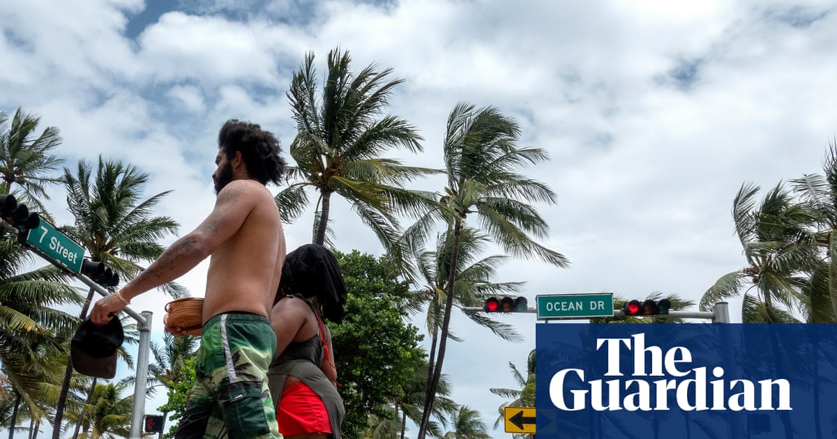 False War by Carlos Manuel Alvarez review a new vision of migration