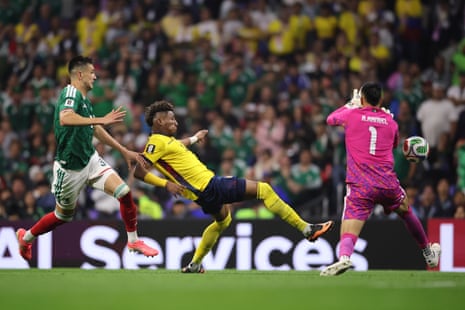 Kevin Rodriguez misses the target