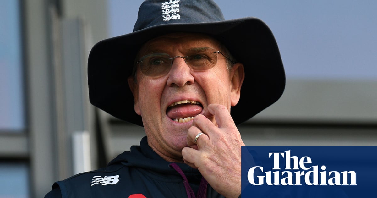 Former England coach Bayliss holds talks with Cricket Australia over role