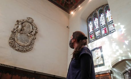 Đài tưởng niệm nhà hảo tâm thế kỷ 17 Tobias Rustat trong nhà nguyện của trường Cao đẳng Jesus, Cambridge