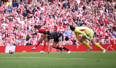 Olivia Smith scores for Arsenal!