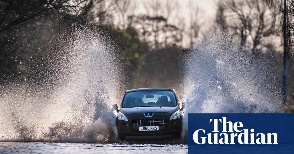 UK hit by blast of wintry weather as temperatures plummet