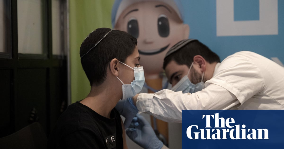 Israeli PM announces fourth Covid jab for over-60s to tackle Omicron