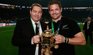Steve Hansen and captain Richie McCaw with the Webb Ellis Cup at Twickenham in 2015.