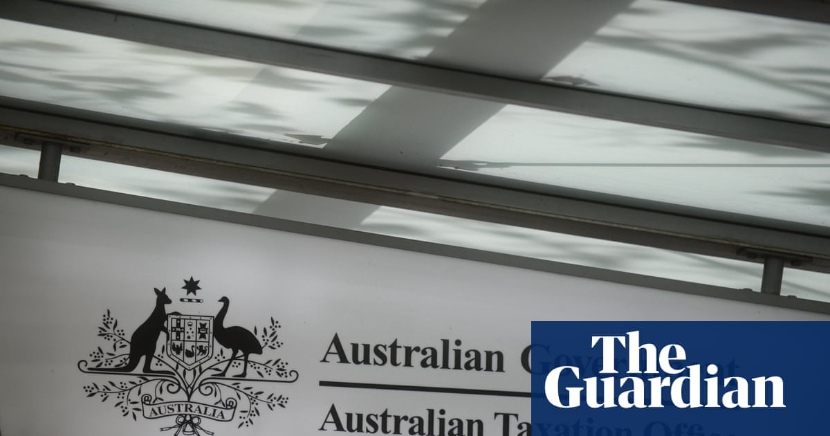 Worker at Australian Taxation Office call centre takes court action demanding ‘same job, same pay’