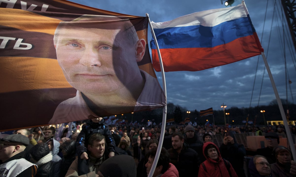 What do Russians think about the Soviet flag in comparison to the