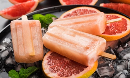 Ice lollies made from red grapefruit