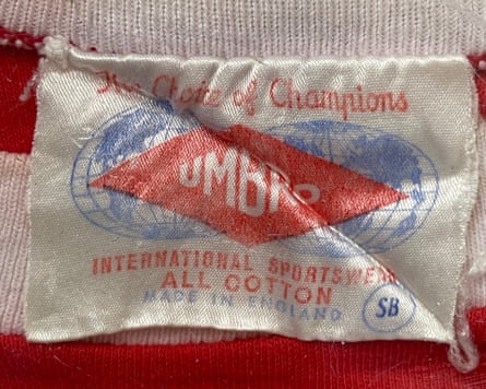 Simon CromptonâÂÂs Manchester United shirt from 1967.