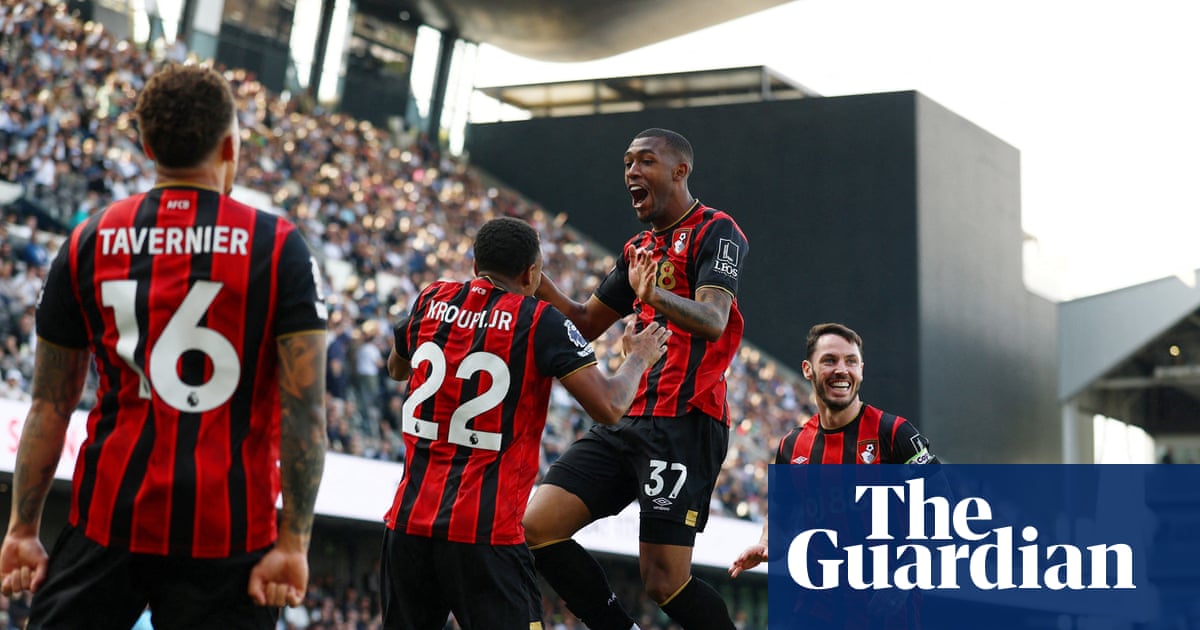 Bournemouth hạ Fulham trong trận cầu 10 người, củng cố hy vọng dự cúp châu Âu