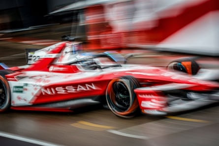 Oliver Rowland drives the Nissan e-4ORCE 05 during the Berlin ePrix.