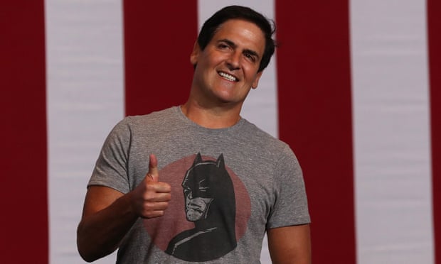 Mark Cuban gives the thumbs-up before the start of a campaign rally with Hillary Clinton and democratic vice-presidential nominee Tim Kaine in Pittsburgh on Saturday.