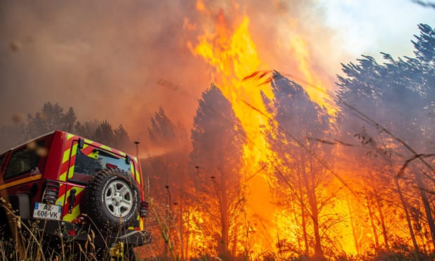 Wildfire near Landiras, southwestern France