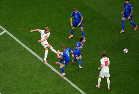 Harry Kane shoots towards goal