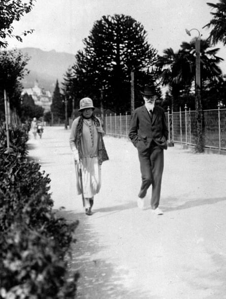 George Bernard Shaw and Charlotte on holiday in Italy in 1927.