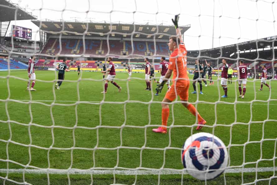 Jack Harrison puts Leeds 2-0 up.