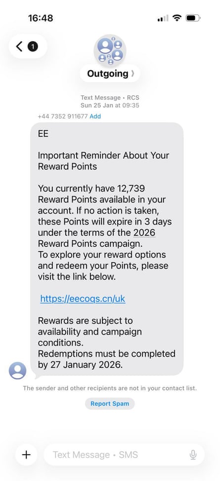 A screen grab of a fake rewards scheme text message, purportedly from EE, saying your 12,739 bonus points in your account are due to expire