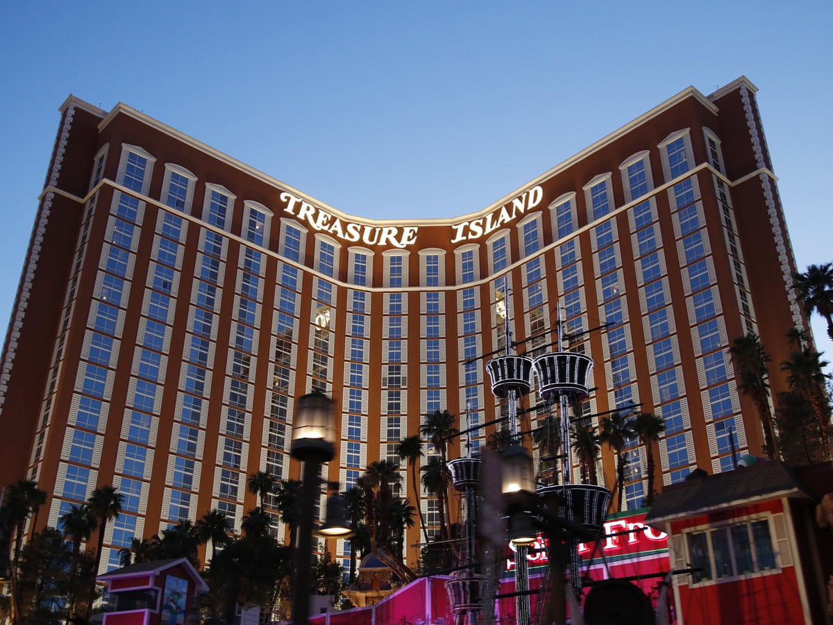 Las Vegas Casino Tracks Down Tourist Who Won 229 000 Without Knowing Las Vegas The Guardian Las Vegas Casino Tracks Down Tourist Who Won 229 000 Without Knowing Las Vegas The Guardian