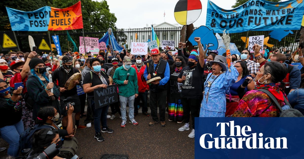 Indigenous protesters rally against fossil fuels 